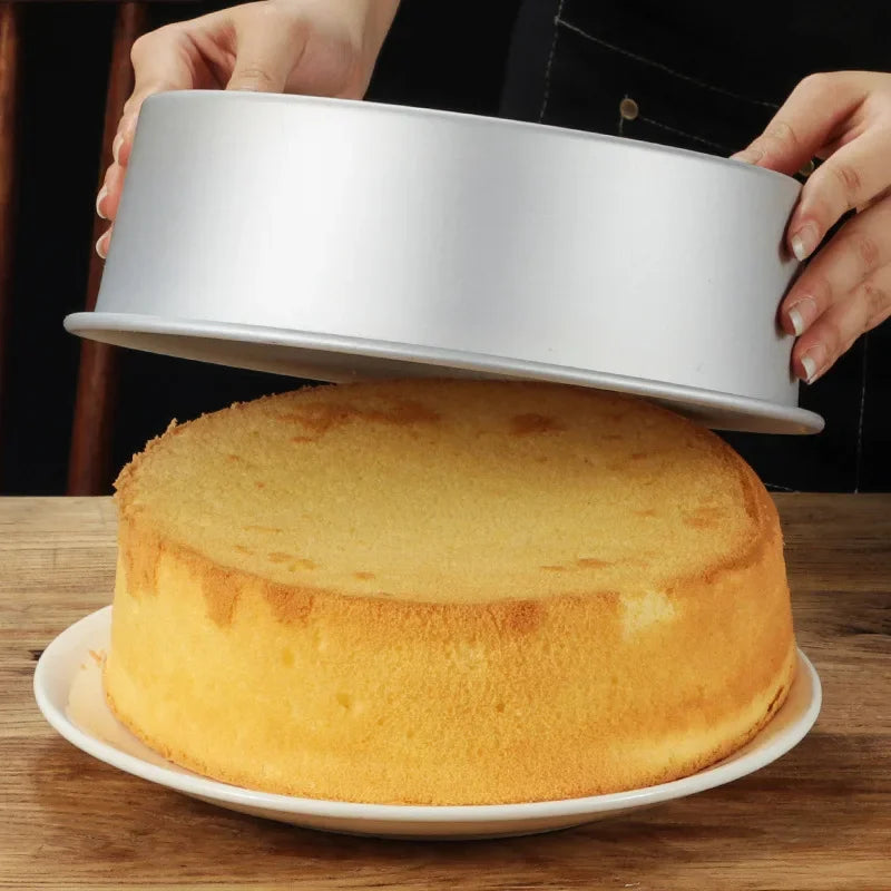 Round Cake Bakeware with Solid Bottom